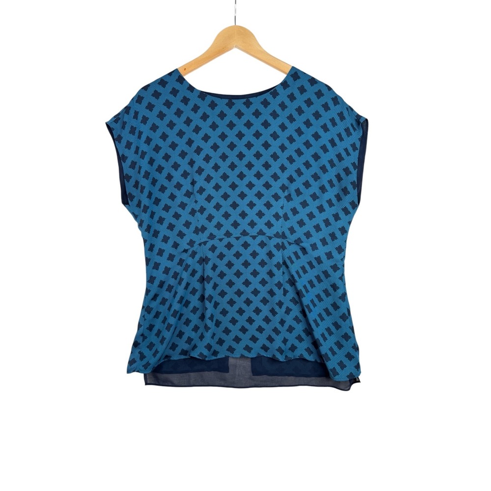 Cabi Foulard Peplum Geometric Diamond Print Cap Sleeve Shirt size Medium Blue